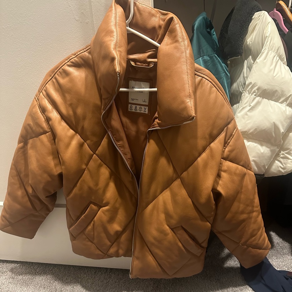 Abercrombie & fitch- size small, vegan leather, great condition and very warm!